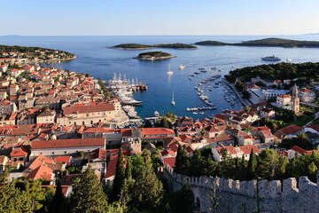 Hvar - pohled na město z pevnosti Španjol, ostrov Hvar, Chorvatsko