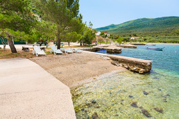 Zátoka Luka Dubrava - pláž, poloostrov Pelješac, Chorvatsko