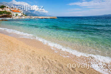 Pisak - pláže, Omišská riviéra, Chorvatsko