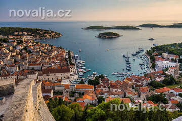 Hvar - pohled na město z pevnosti Španjol, ostrov Hvar, Chorvatsko