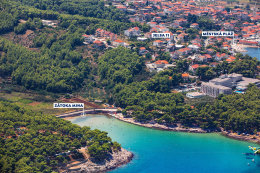 Jelsa - letecký pohled, ostrov Hvar, Chorvatsko