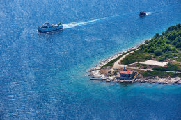 Sučuraj - maják na nejvýchodnějším mysu, ostrov Hvar, Chorvatsko