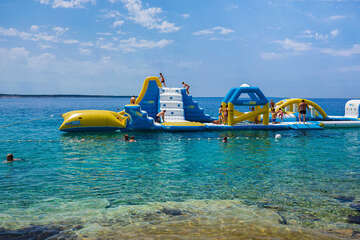 Mandre - pláž v centru, ostrov Pag, Chorvatsko