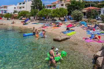 Mandre - pláž v centru, ostrov Pag, Chorvatsko