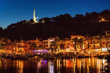 Večerní Podgora, Makarská riviéra, Chorvatsko