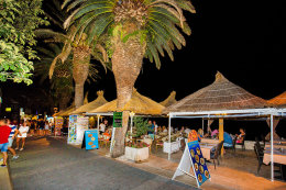 Večerní Podgora, Makarská riviéra, Chorvatsko