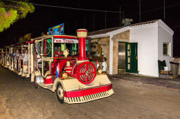 Podgora - turistický vláček, Makarská riviéra, Chorvatsko