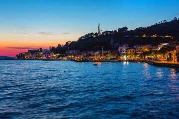 Večerní Podgora, Makarská riviéra, Chorvatsko