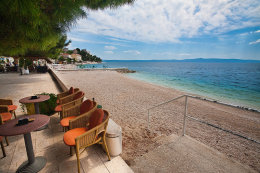 Podgora - pláže, Makarská riviéra, Chorvatsko
