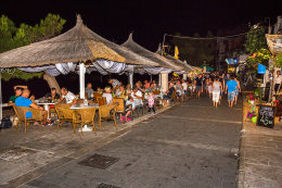 Večerní Podgora, Makarská riviéra, Chorvatsko