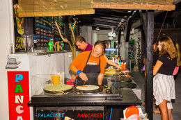 Podgora - stánek s palačinkami, Makarská riviéra, Chorvatsko