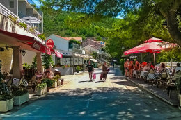 Drvenik - Gornja Vala, restaurace Plaža, Makarská riviéra, Chorvatsko