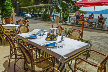 Drvenik - Gornja Vala, restaurace Plaža, Makarská riviéra, Chorvatsko