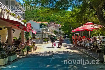 Drvenik - Gornja Vala, restaurace Plaža, Makarská riviéra, Chorvatsko