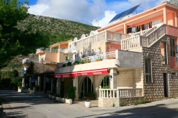 Drvenik - Gornja Vala, restaurace Plaža, Makarská riviéra, Chorvatsko