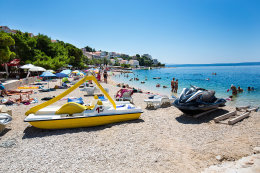 Podgora - pláže, Makarská riviéra, Chorvatsko