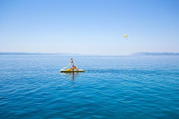 Podgora - blankytně modré moře, Makarská riviéra, Chorvatsko