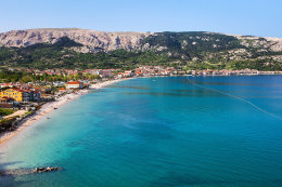 Baška - pláž Vela plaža, ostrov Krk, Chorvatsko