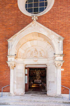 Novigrad - kostel Sv. Pelagie a Maxmiliána, Istrie, Chorvatsko