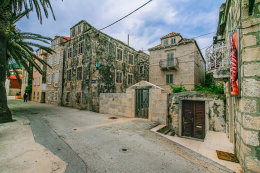 Orebič - kamenné kapitánské domy, poloostrov Pelješac, Chorvatsko