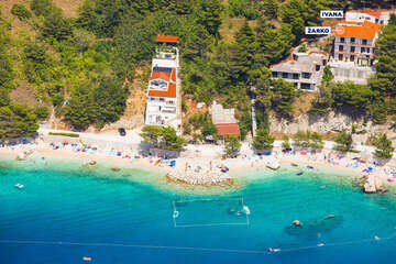 Brela Jakiruša - letecký pohled, Makarská riviéra, Chorvatsko