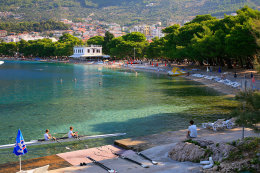 Letovisko Makarska - pláž Donja Luka, Makarská riviéra, Chorvatsko