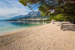 Letovisko Makarska - pláž Donja Luka, Makarská riviéra, Chorvatsko
