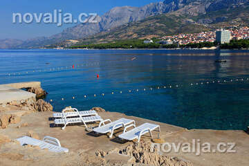 Letovisko Makarska - FKK pláž za majákem Sv. Petara, Makarská riviéra, Chorvatsko