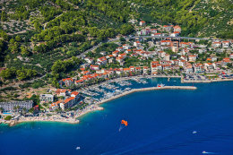 Podgora - centrum, Makarská riviéra, Chorvatsko