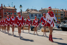 Rovinj - slavnostní průvod ve městě, Istrie, Chorvatsko