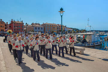 Rovinj - slavnostní průvod ve městě, Istrie, Chorvatsko