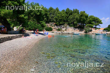 Stomorska - oblázkové pláže, ostrov Šolta, Chorvatsko