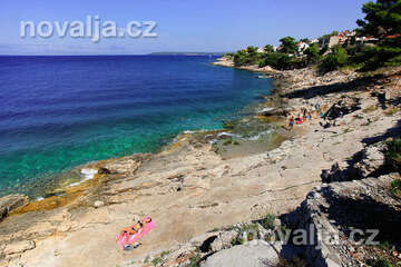 Stomorska - pláže, ostrov Šolta, Chorvatsko