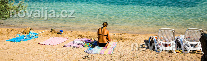 Vlašiči -&nbsp;piesočná pláž v&nbsp;zátoke Modrá lagúna