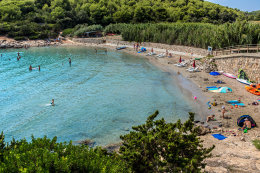 Milna pláže, ostrov Vis, Chorvatsko