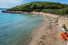 Milna pláže, ostrov Vis, Chorvatsko