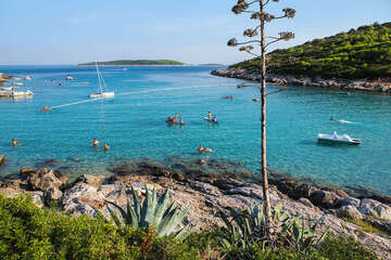 Milna pláže, ostrov Vis, Chorvatsko