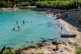 Milna pláže, ostrov Vis, Chorvatsko