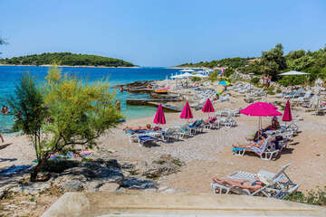 Zečevo Rogozničko, Šibenická riviéra, Chorvatsko