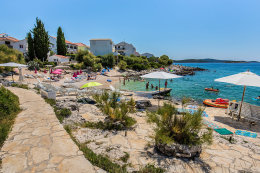 Zečevo Rogozničko, Šibenická riviéra, Chorvatsko