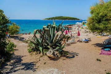 Zečevo Rogozničko, Šibenická riviéra, Chorvatsko