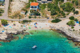 Zečevo Rogozničko - letecký pohled, pláž, Šibenická riviéra, Chorvatsko