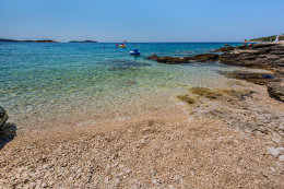 Apartmány Kadulja - oblázková pláž, Zečevo Rogozničko, Šibenická riviéra, Chorvatsko