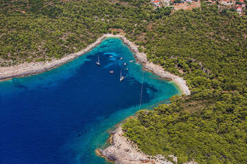 Rukavac - letecký pohled, ostrov Vis, Chorvatsko