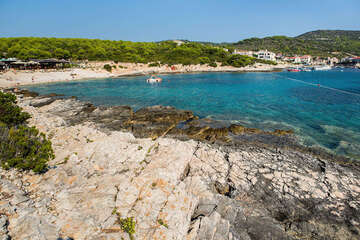 Rukavac - pláž Tepluš, ostrov Vis, Chorvatsko