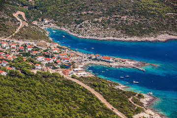 Rukavac - letecký pohled, ostrov Vis, Chorvatsko