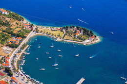 Město Vis - letecký pohled, ostrov Vis, Chorvatsko