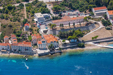 Město Vis - letecký pohled, ostrov Vis, Chorvatsko