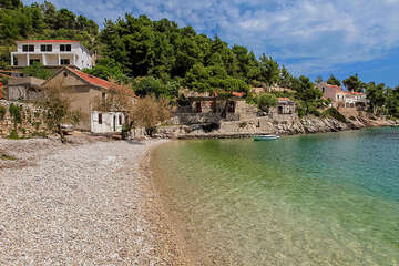 Apartmány Antun - oblázková pláž v zátoce, ostrov Hvar, Chorvatsko