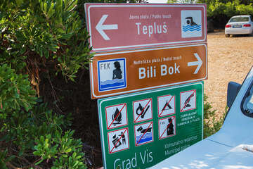 Pláž Tepluš, Rukavac, ostrov Vis, Chorvatsko | NOVALJA